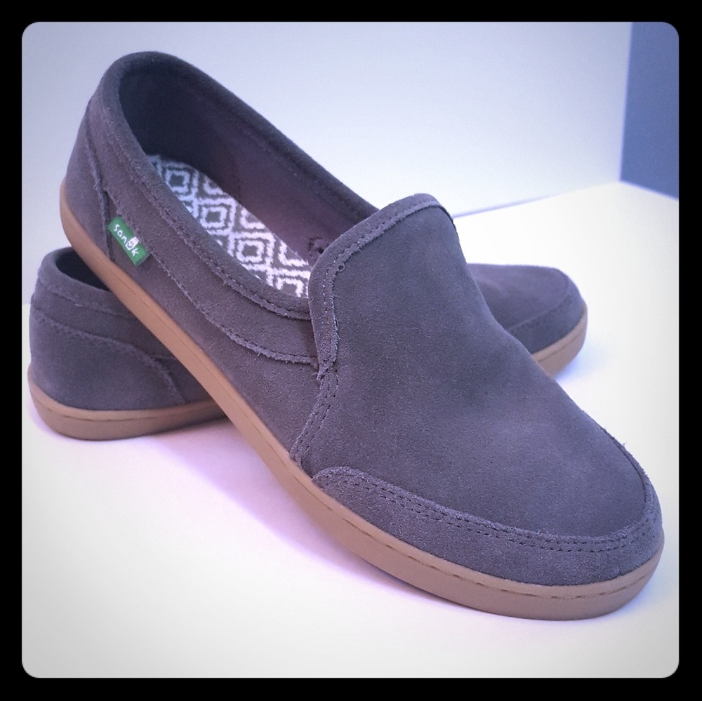 Brand New Never Worn Sanuk Slip On Pair O Dice Sho
